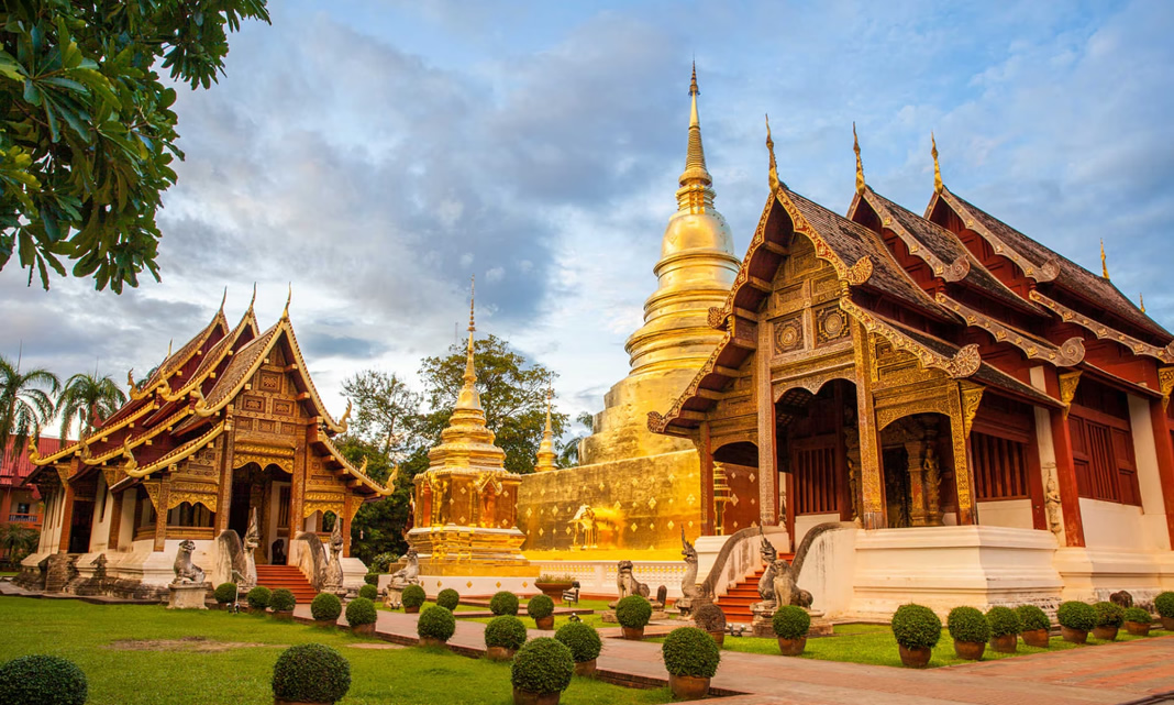 Templo dorado tradicional en Tailandia